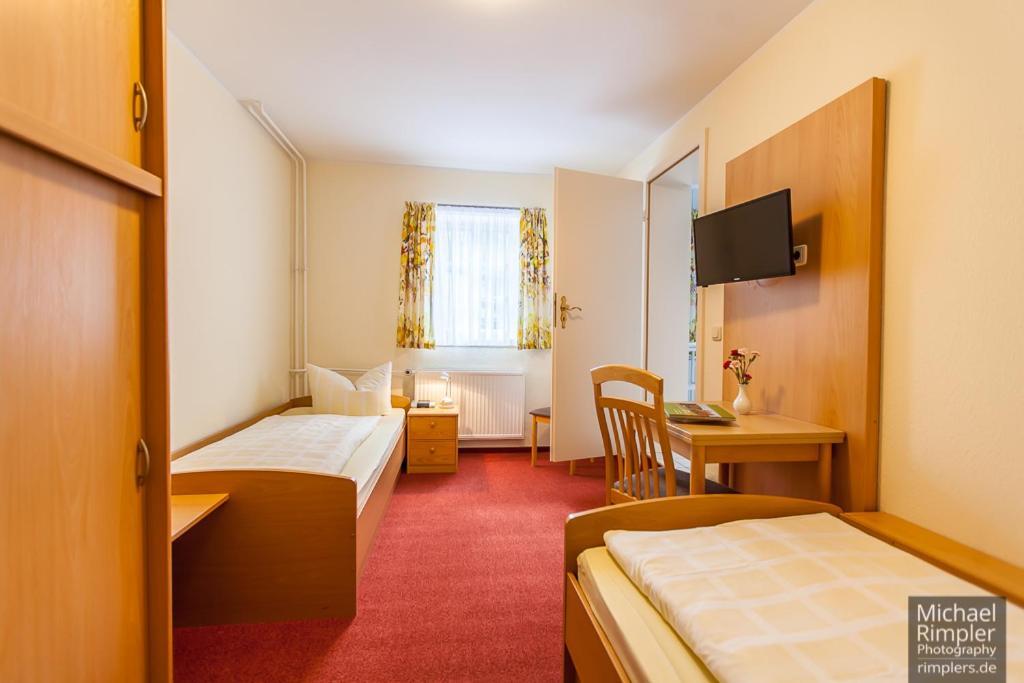 Wanderhotel Sonnebergbaude Waltersdorf  Bagian luar foto