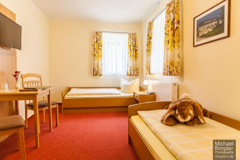 Wanderhotel Sonnebergbaude Waltersdorf  Bagian luar foto