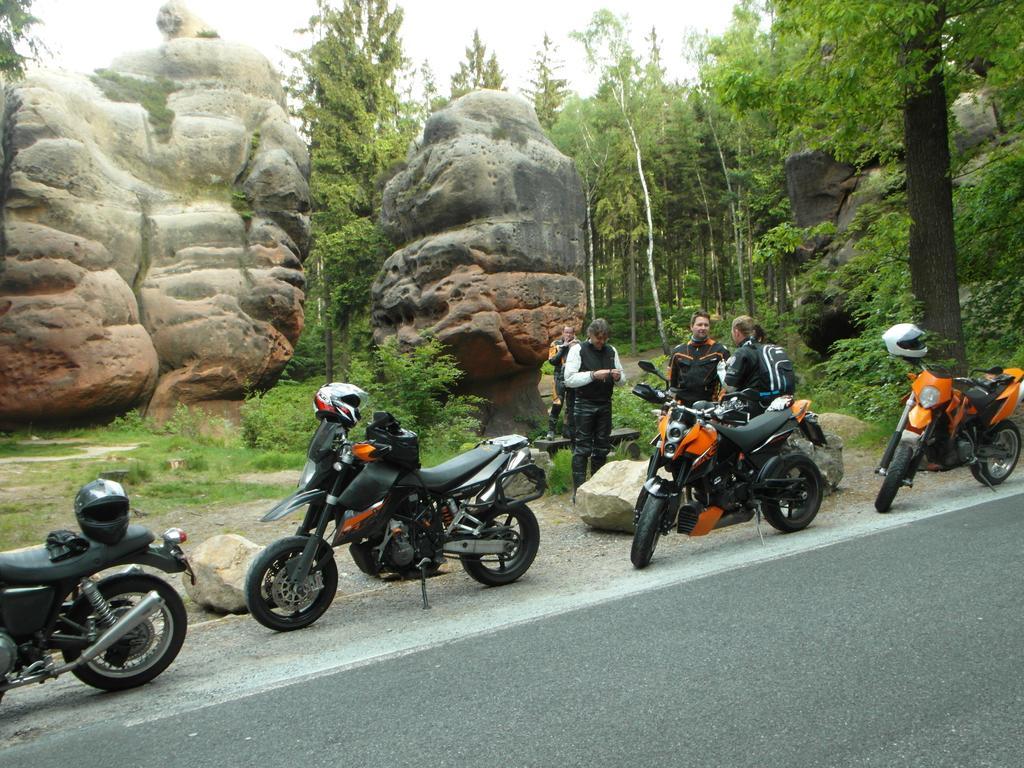Wanderhotel Sonnebergbaude Waltersdorf  Bagian luar foto