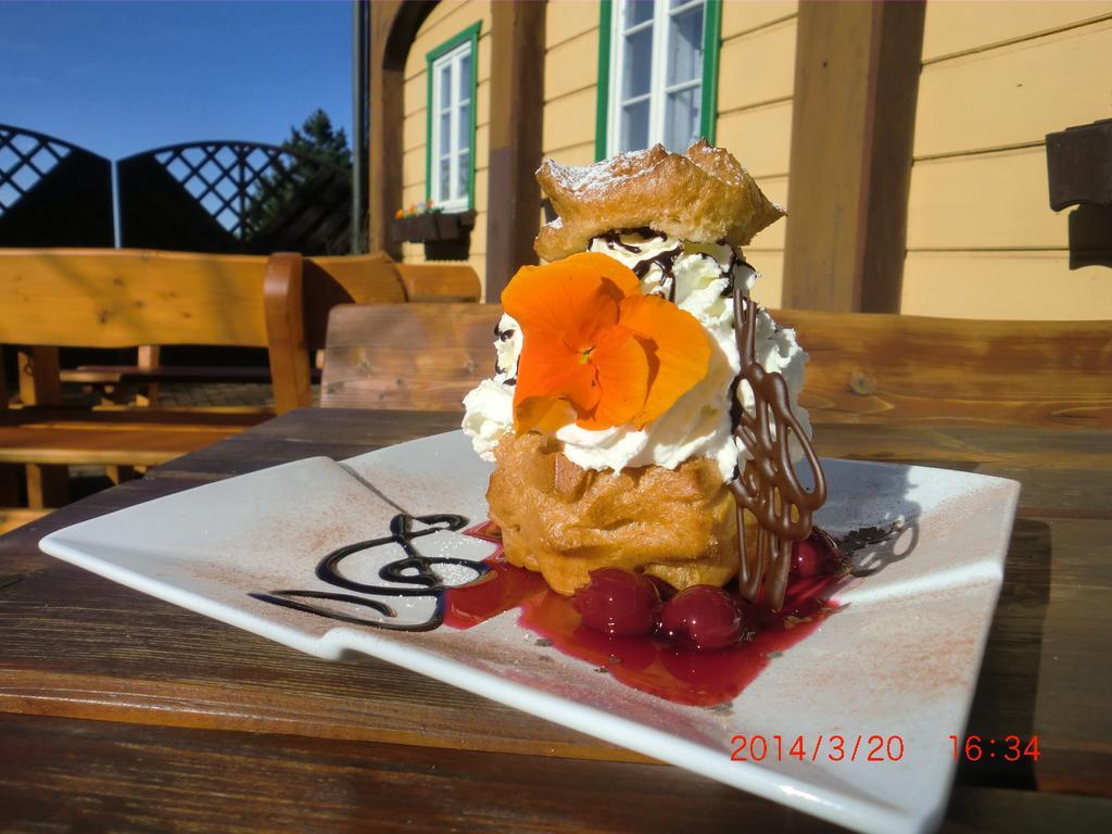 Wanderhotel Sonnebergbaude Waltersdorf  Bagian luar foto