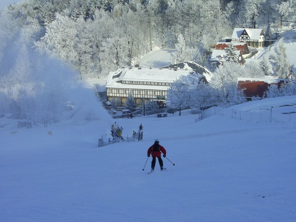 Wanderhotel Sonnebergbaude Waltersdorf  Bagian luar foto
