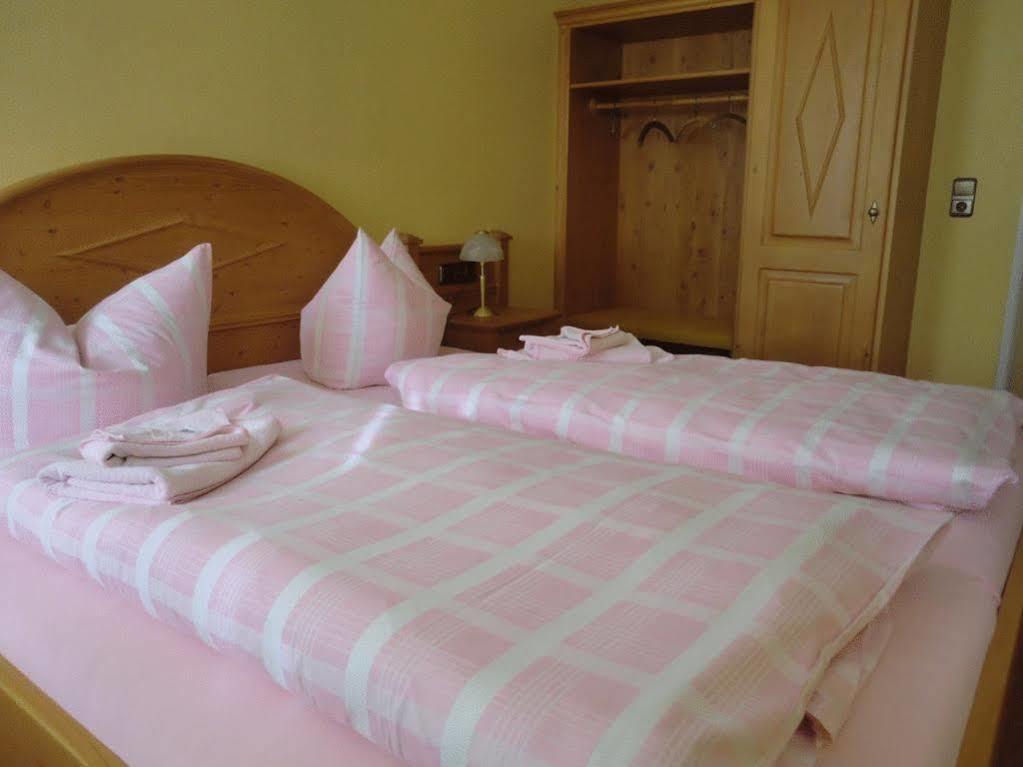 Wanderhotel Sonnebergbaude Waltersdorf  Bagian luar foto