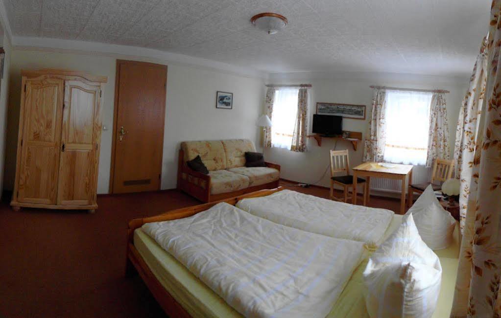 Wanderhotel Sonnebergbaude Waltersdorf  Bagian luar foto